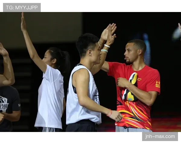 故意肘击犯规判罚，裁判如何界定动作恶劣与正常防守？