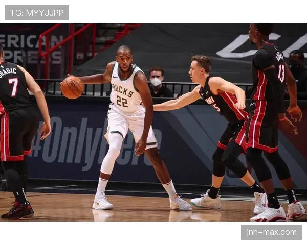 米德尔顿挡拆频繁拉开空间，提升雄鹿关键时刻得分效率